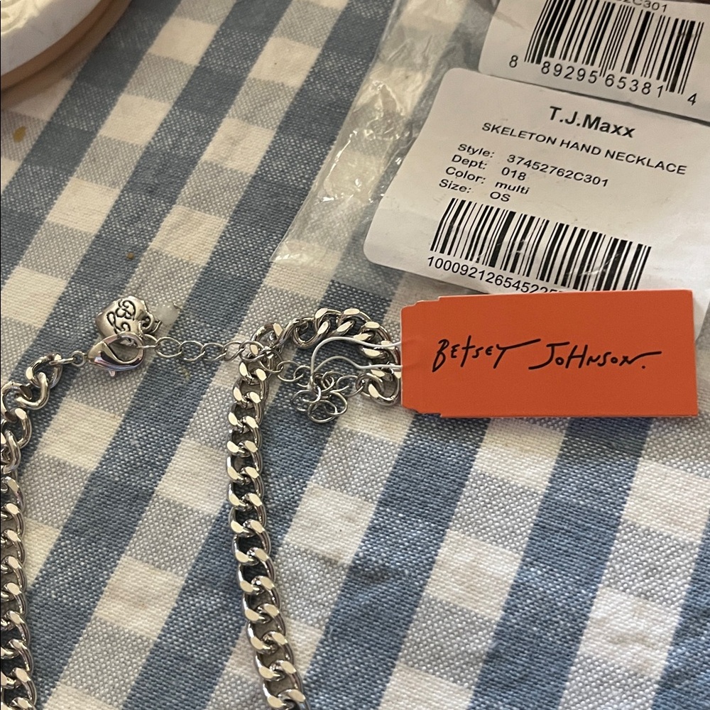 Elegant Silver and Green Necklace by Betsey Johnson brand new - Picture 3 of 3